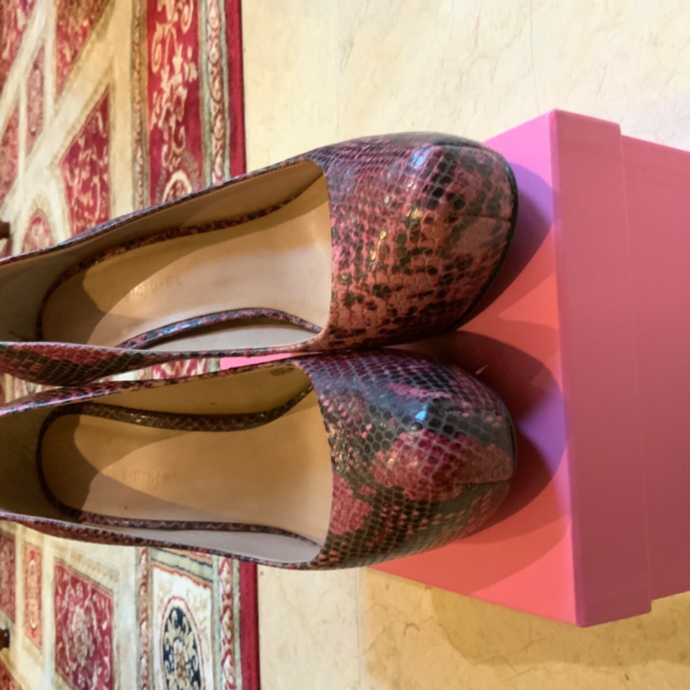 Designer Shoes - Picture 4 of 4